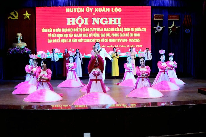 Xuan Loc Conference summarizing 10 years of implementing Directive 05 associated with the 135th anniversary of President Ho Chi Minh's birthday