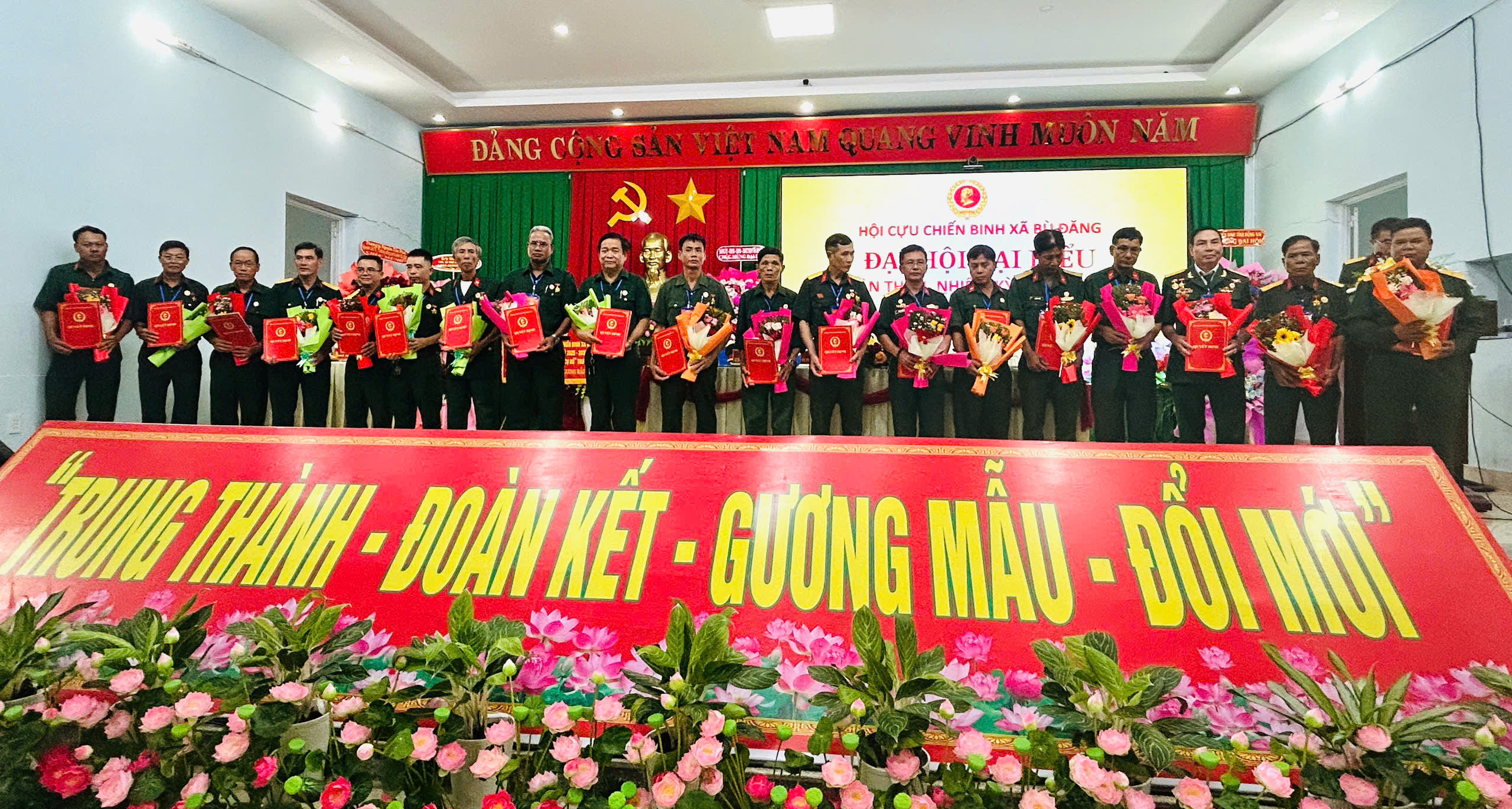 Ban chấp hành Hội Cựu chiến binh xã Bù Đăng nhiệm kỳ 2025 - 2030 ra mắt nhận nhiệm vụ