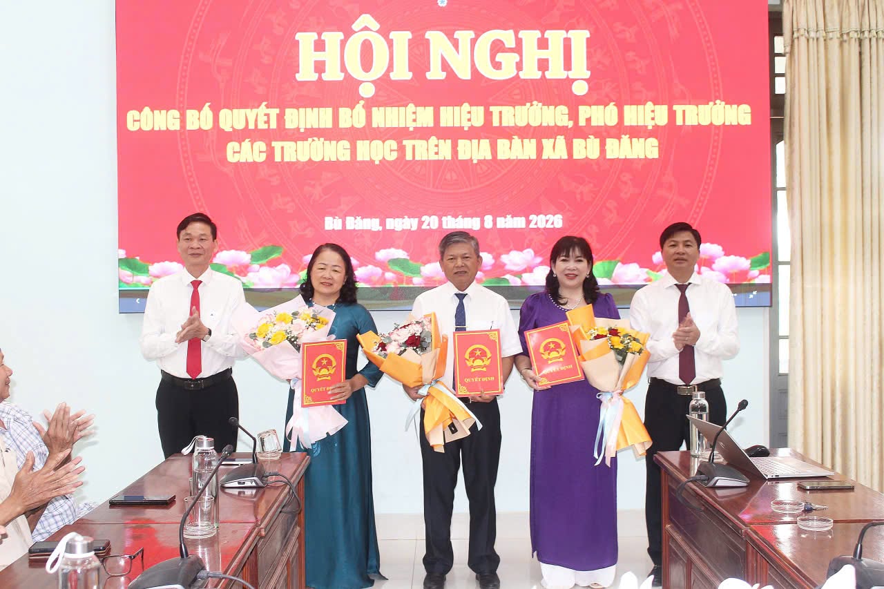 Bù Đăng: Công bố các Quyết định sáp nhập cơ sở giáo dục công lập và thành lập các Đảng bộ trực thuộc cơ sở