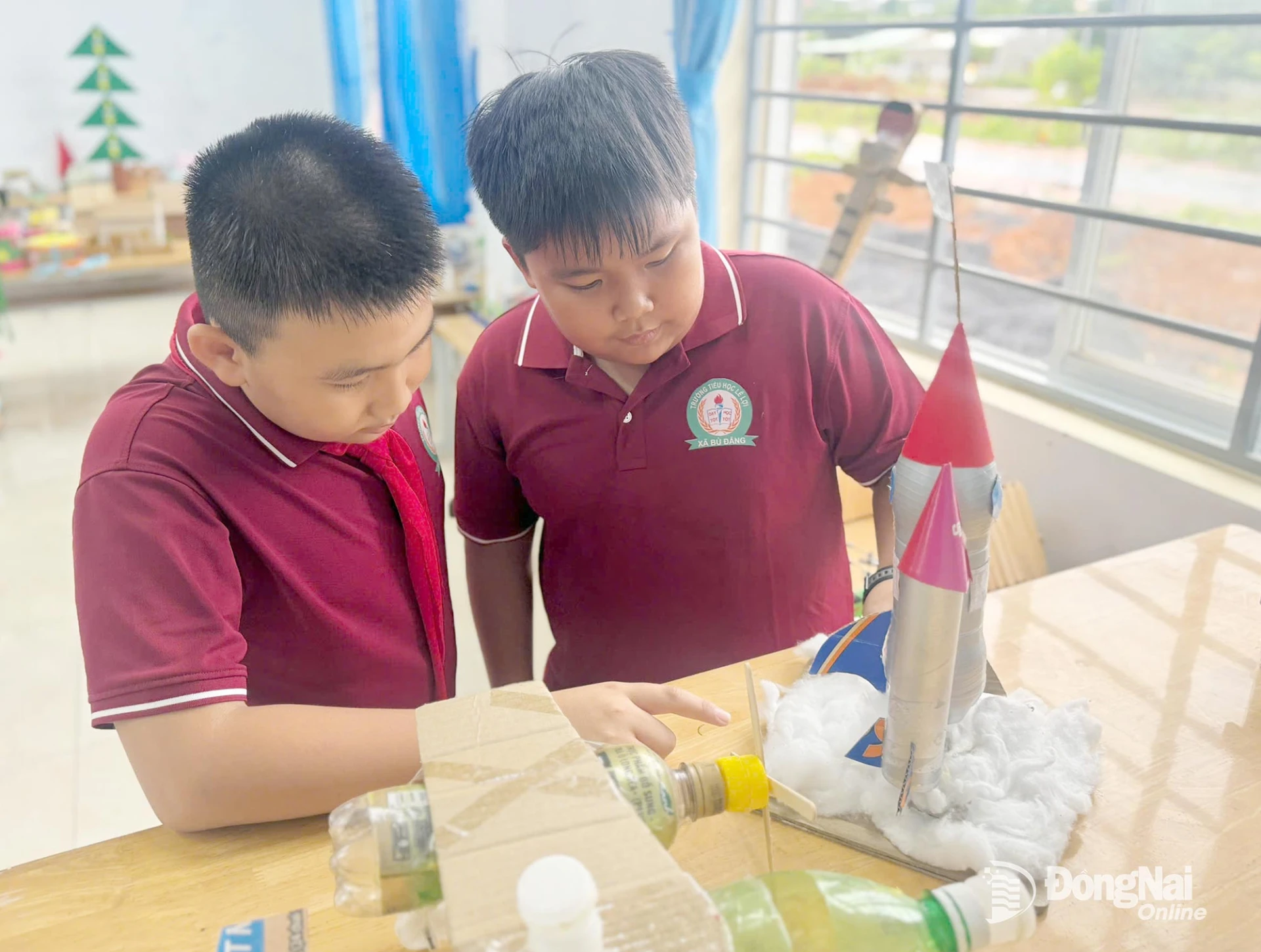 Sản phẩm STEM của học sinh Trường tiểu học Lê Lợi, xã Bù Đăng, thành phố Đồng Nai. Ảnh: Bích Nhàn